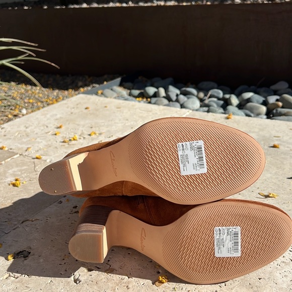 NIB Clarks zip-up booties - Picture 8 of 13